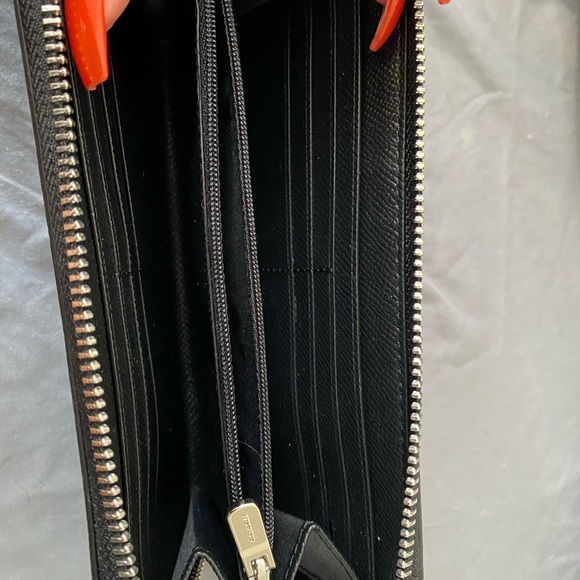 Black Coach leather wallet - Picture 3 of 3